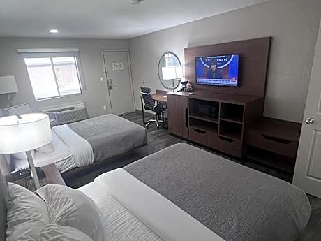 Queen Room with Two Queen Beds - Accessible/Non-Smoking