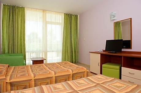 Family Room (2 Adults + 2 Children)