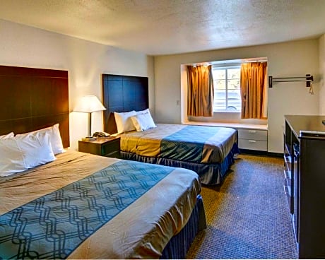 2 Queen Beds, Smoking