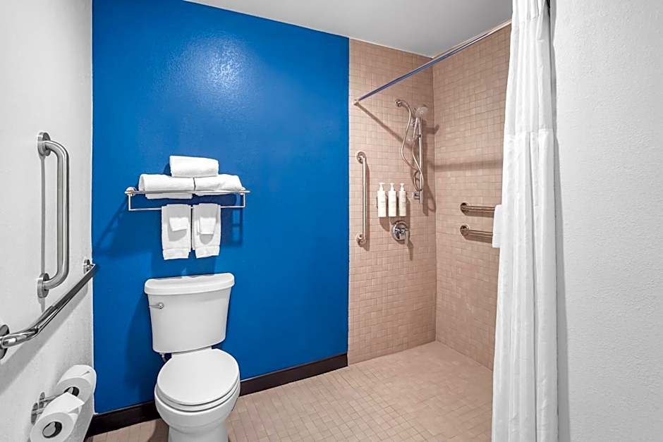 Spark by Hilton Kent Seattle