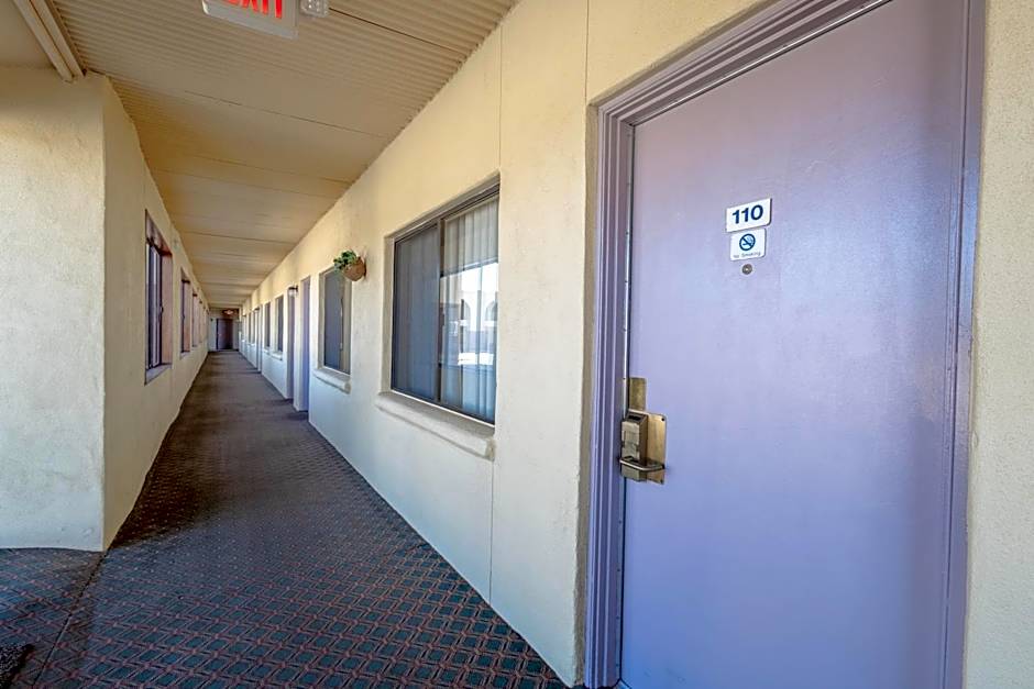 Royal Holiday Motel By Belvilla Gallup I-40