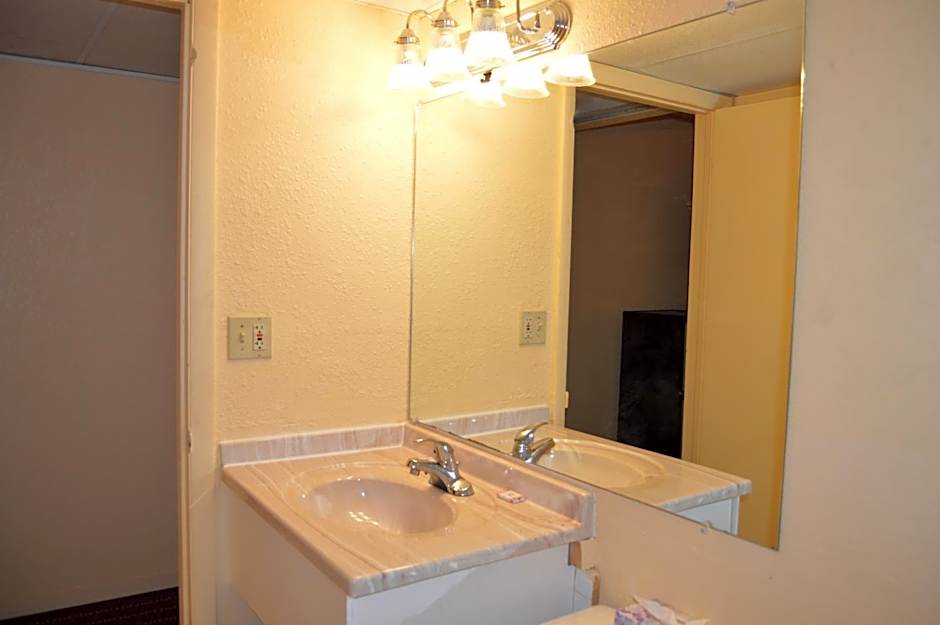 Travelers Inn