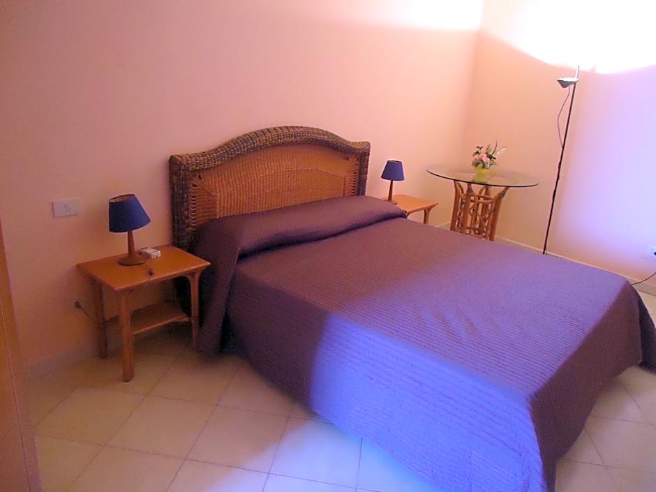 Foto 1 di 4 di Double Room with Private Bathroom