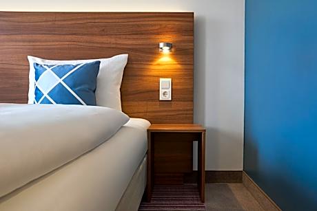 Standard Twin Room with Street View