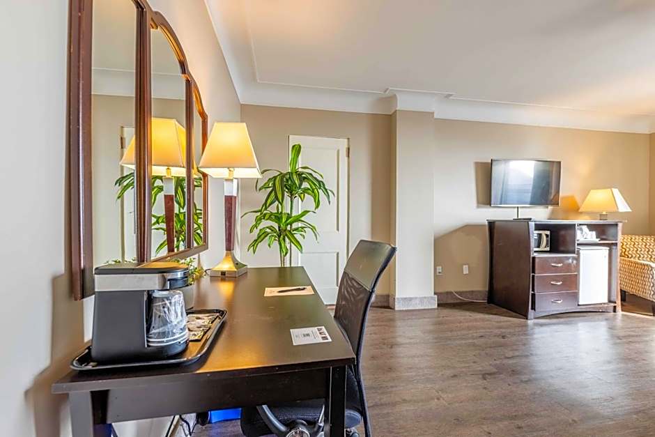 Prince Arthur Waterfront Hotel & Suites