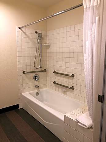 1 Double Bed Standard Mobil Access Tub