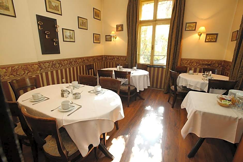 Hotel & Restaurant The House