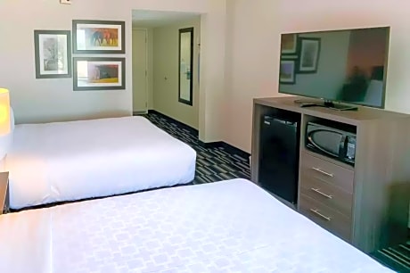 2 Queen Beds Nonsmoking