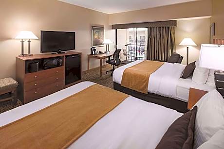 Queen Room with Two Queen Beds and Poolside - Non-Smoking