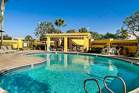 La Quinta Inn & Suites by Wyndham Ontario Airport