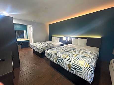 Deluxe Double Room (2 Adults + 1 Child)