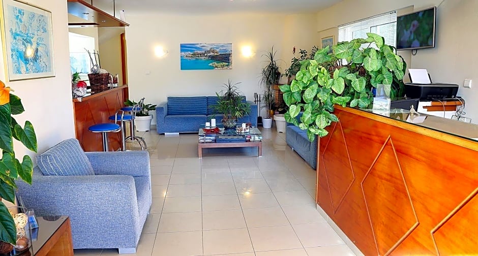 Photo 1 of 4 of Peri's Hotel