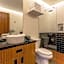 L301 1Bdrm 1bath fits 6 AC Rooftop views