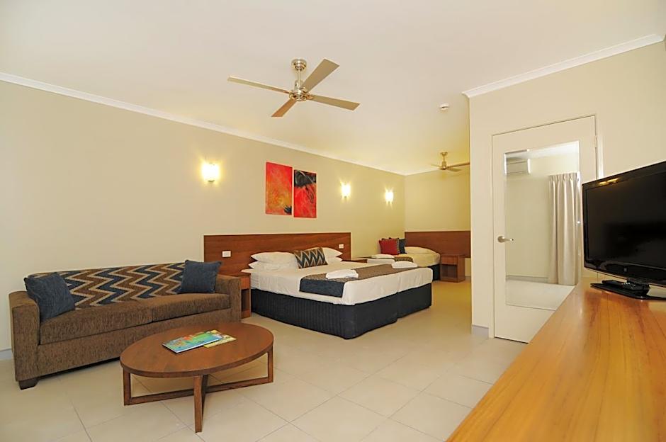 Cairns Queenslander Hotel & Apartments