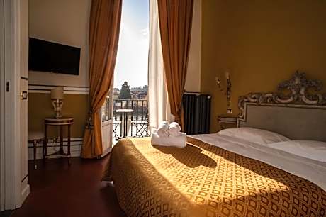 Luxury Double or Twin Room with Balcony and River View