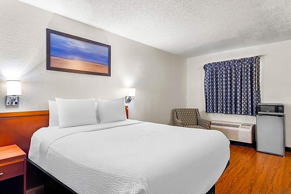 Travelodge Suites by Wyndham MacClenny