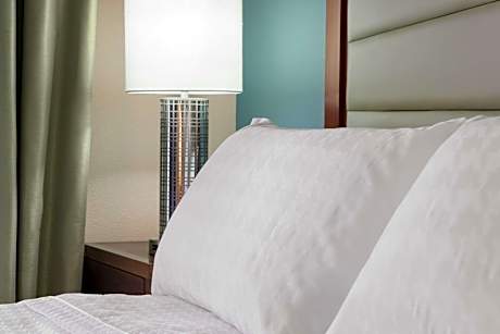 1King 2Qn Beds 2 Bdrm 2 Bath Suite Nosmoking