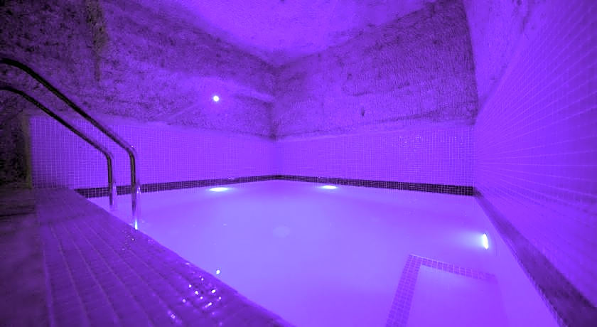 Travel Inn Cave Hotel