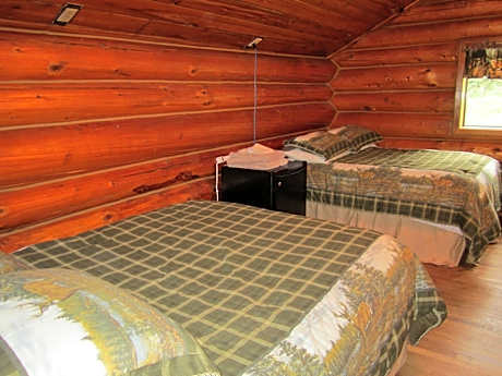 Family Suite (1 queen, 1 double, 1 twin)