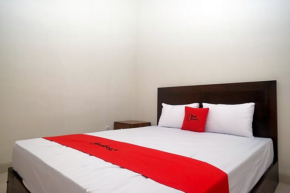 RedDoorz Syariah near Transmart Pabelan Solo