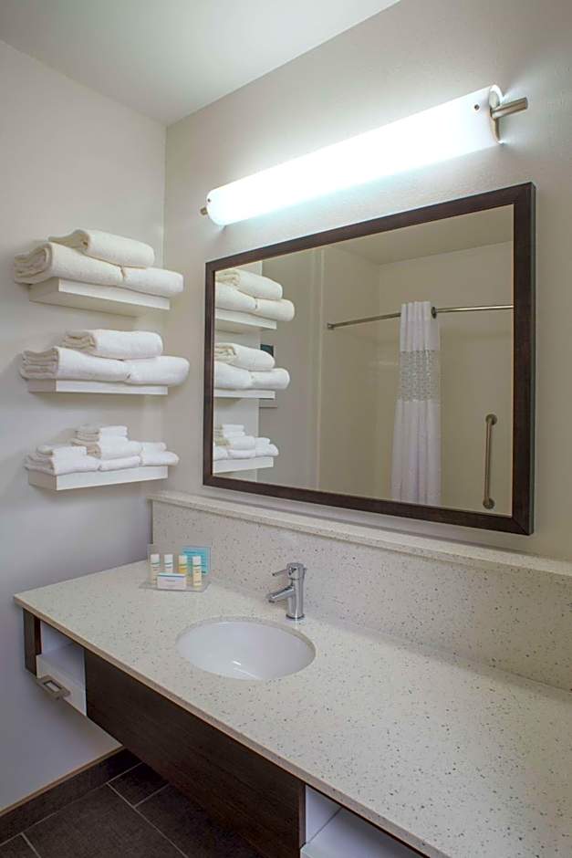 Photo 1 of 5 of 1 King Bed, Hearing Accessible