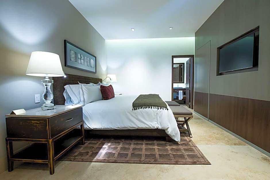 Square Small Luxury Hotel