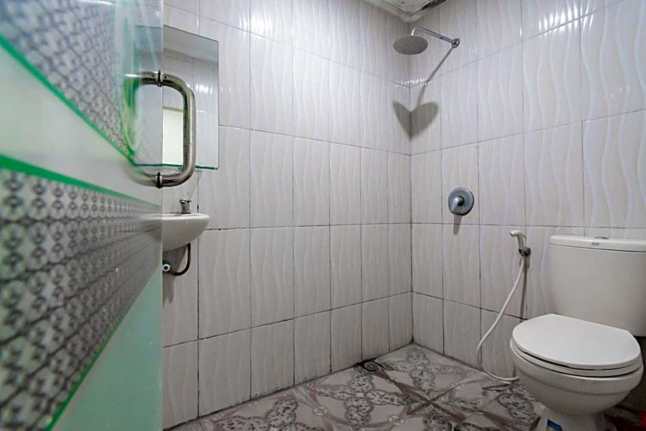 RedDoorz Syariah at Cigadung Raya Street