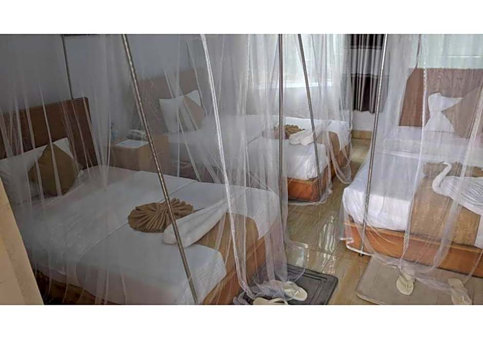 Chimpanzee Lodge