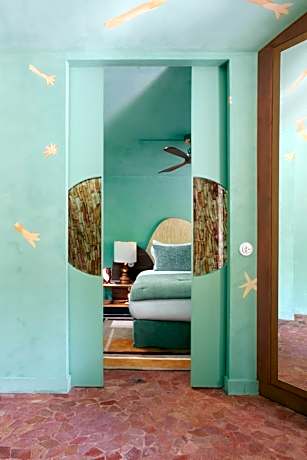 Suite with Garden View