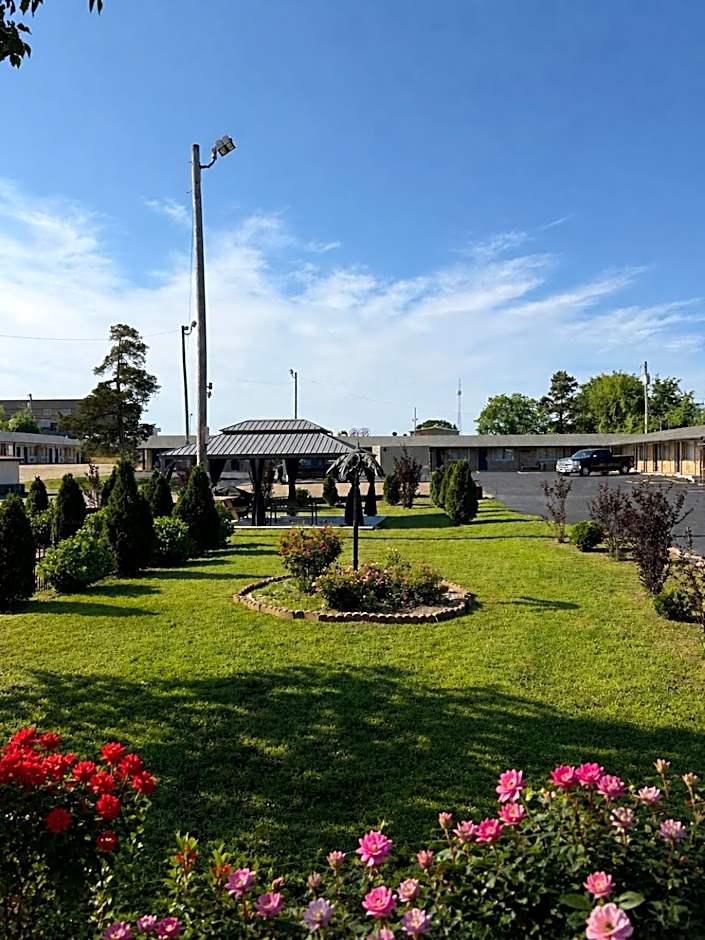 Ozark Inn & Suites