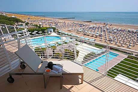 Deluxe Double or Twin Room with Sea View