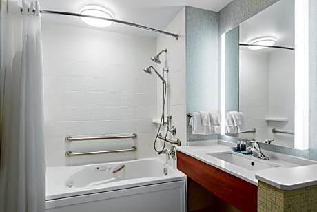 Deluxe King Room - Mobility Access