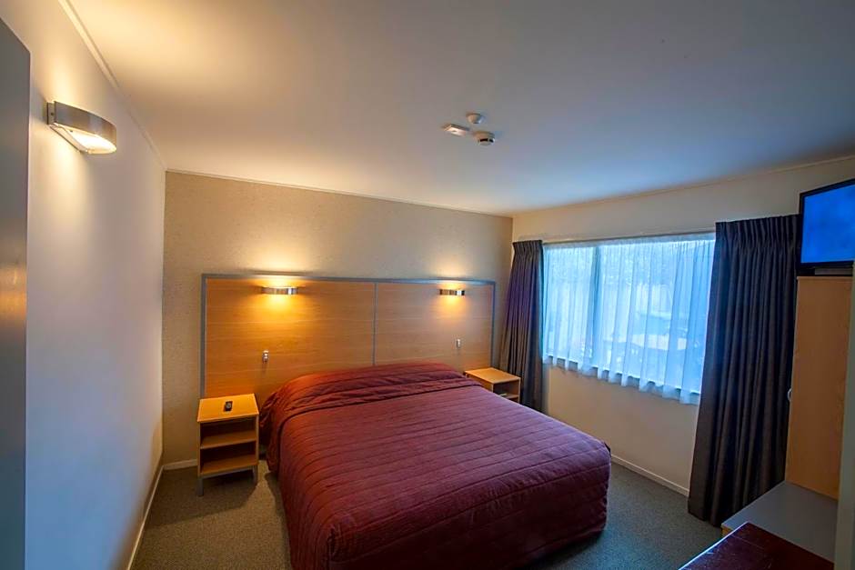 Landmark Manor Motel