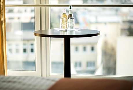 King Room with Mountain View - Non-Smoking