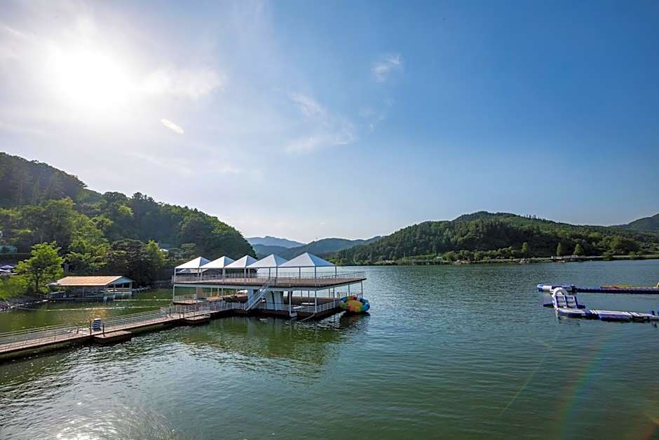 Parotia waterhouse hotel