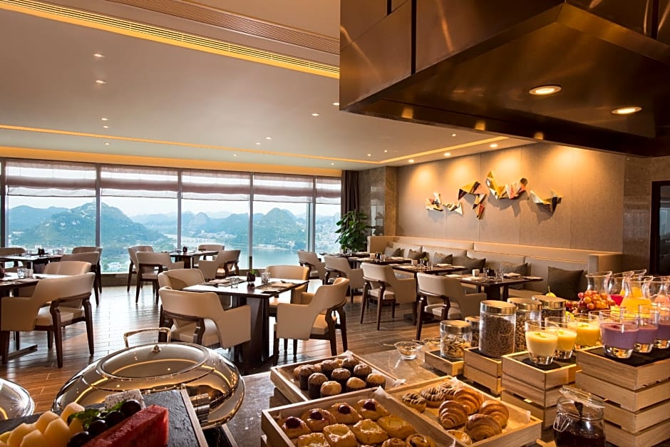 DoubleTree by Hilton Anshun