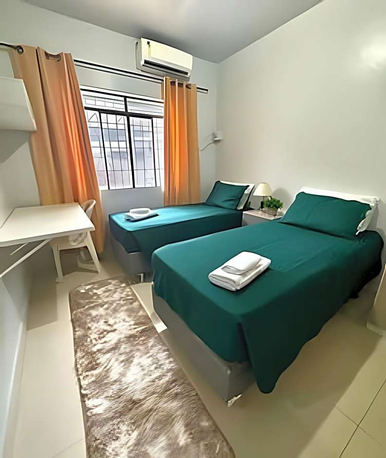 Casa grande - 3 Suítes e Piscina - Próx. ao Centro