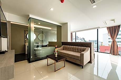 Queen Room with Garden View