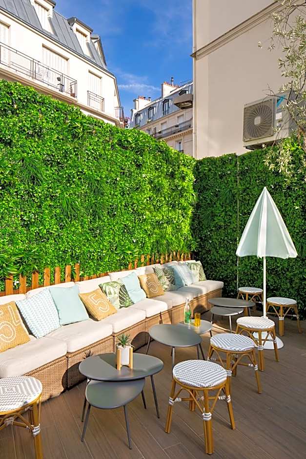 Le Village Montmartre by Hiphophostels