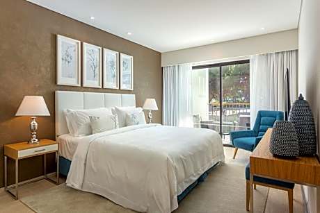 One-Bedroom Garden Suite Garden Access