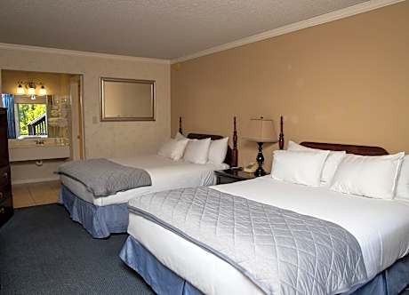 Queen Room with Two Queen Beds