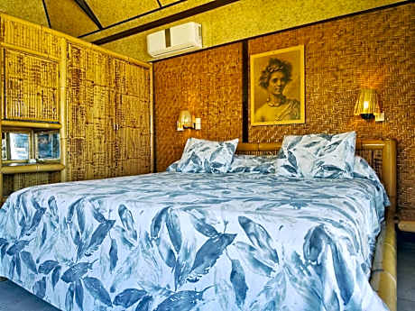 Bungalow with Garden View