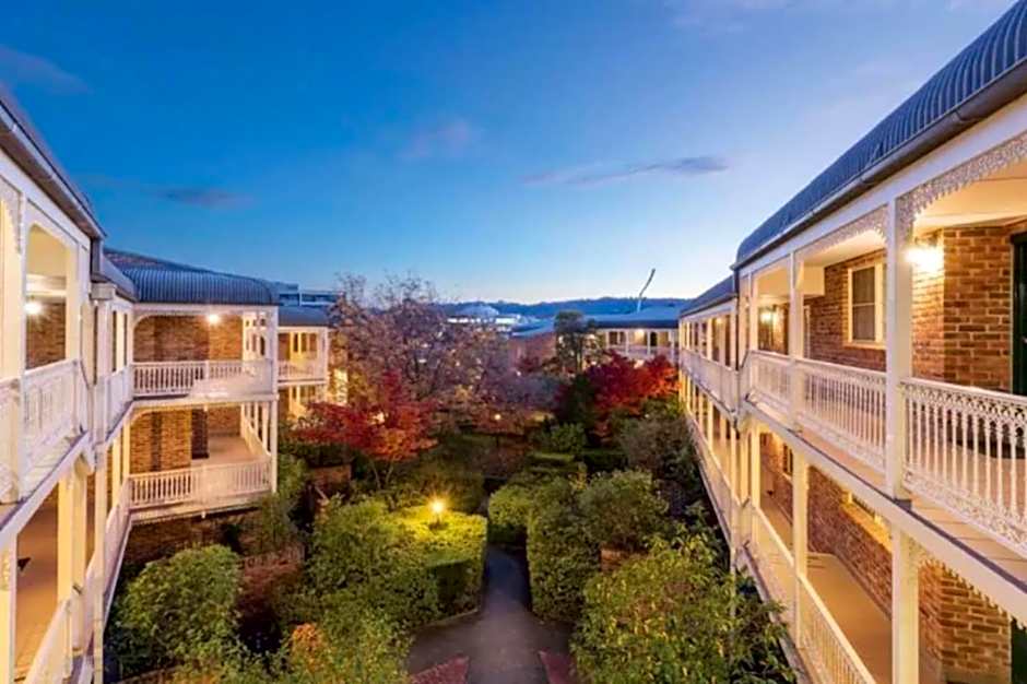 Modern 2BR Apartment and Parking in Griffith - Hosted by Canstay