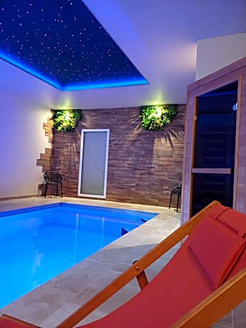 Deluxe Suite with Spa Bath