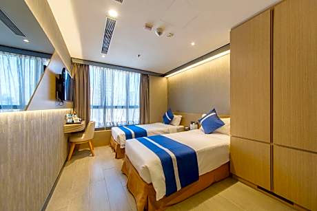 Superior Twin Room with City View
