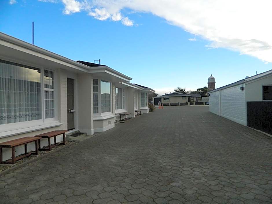 Colonial Motel