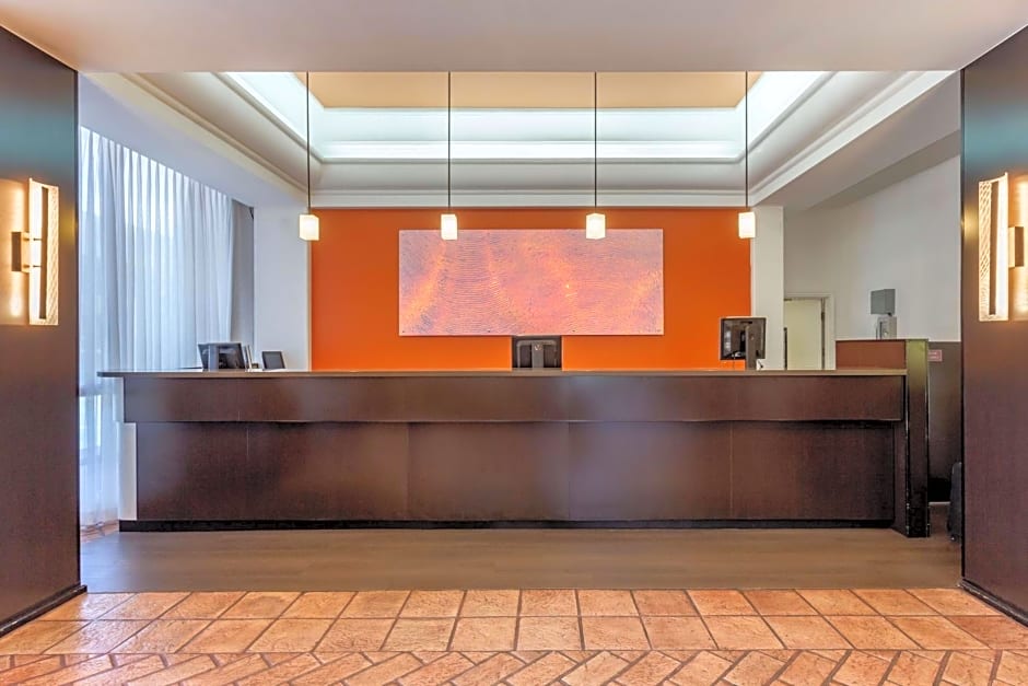Best Western The Plaza Hotel - Free Breakfast