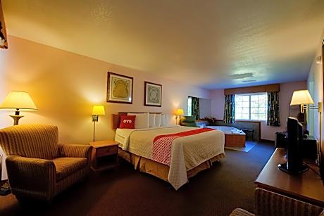 King Bed with Jetted Tub