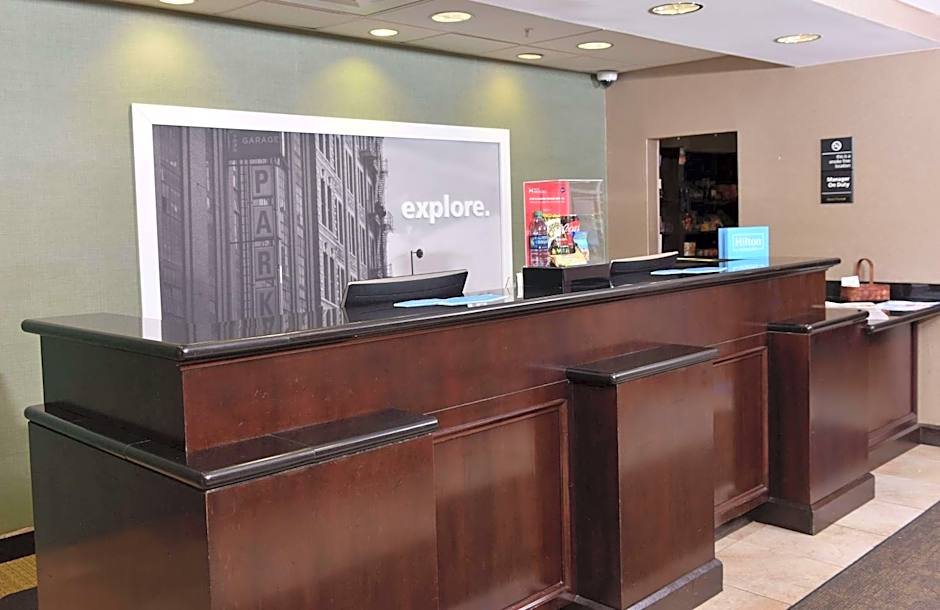 Hampton Inn By Hilton & Suites Alexandria