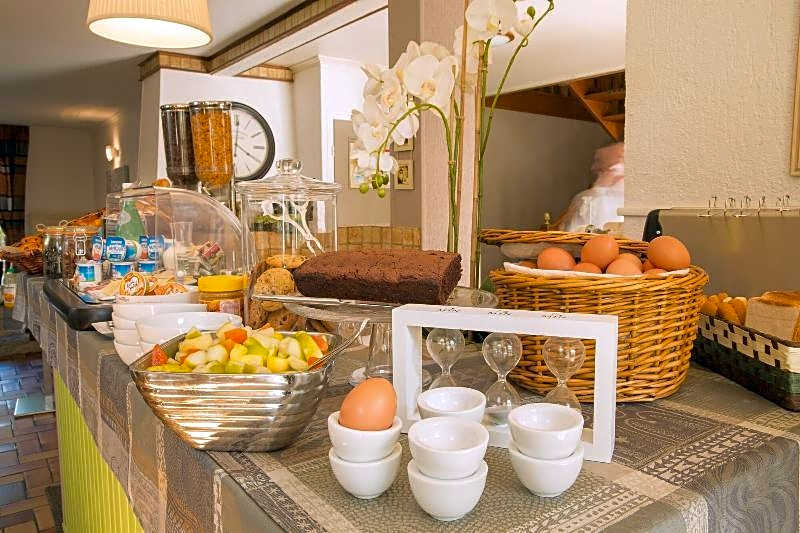 Logis Hotel Le Petit Casset